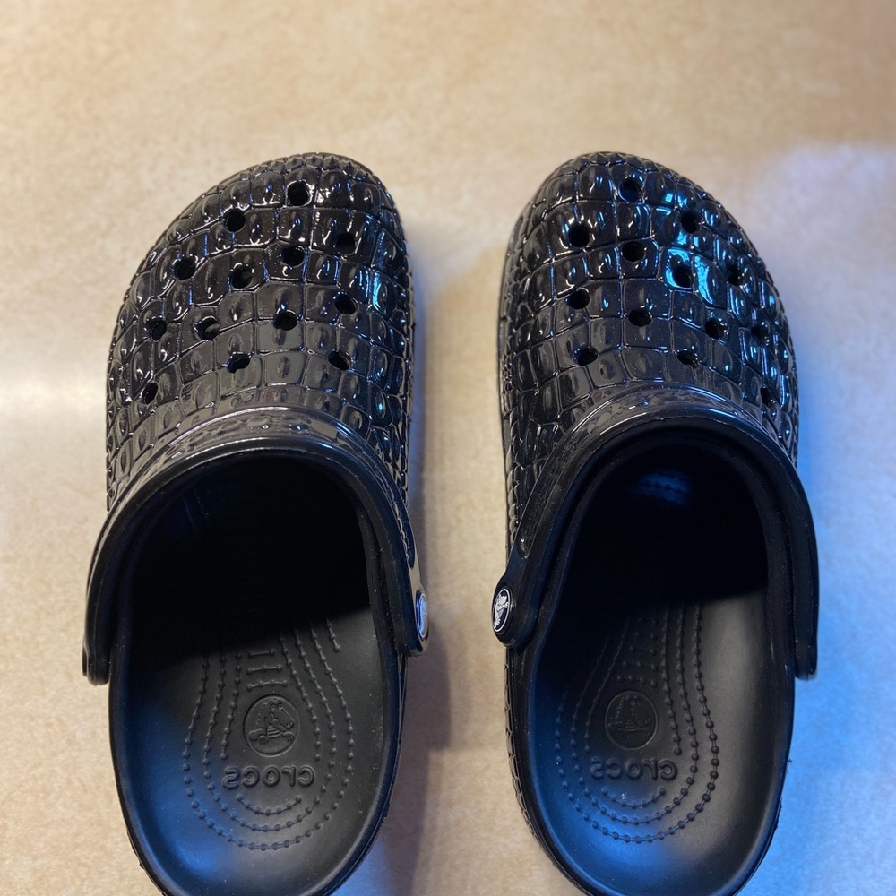 Crocs, Classic Unisex Crocskin Clogs size men’s 6, size women’s 8